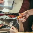 FISKARS Classic papírvágó olló (16 cm)
